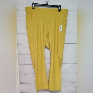 Nwt Old Navy powersoft crop leggings Size is Xxl Tall
